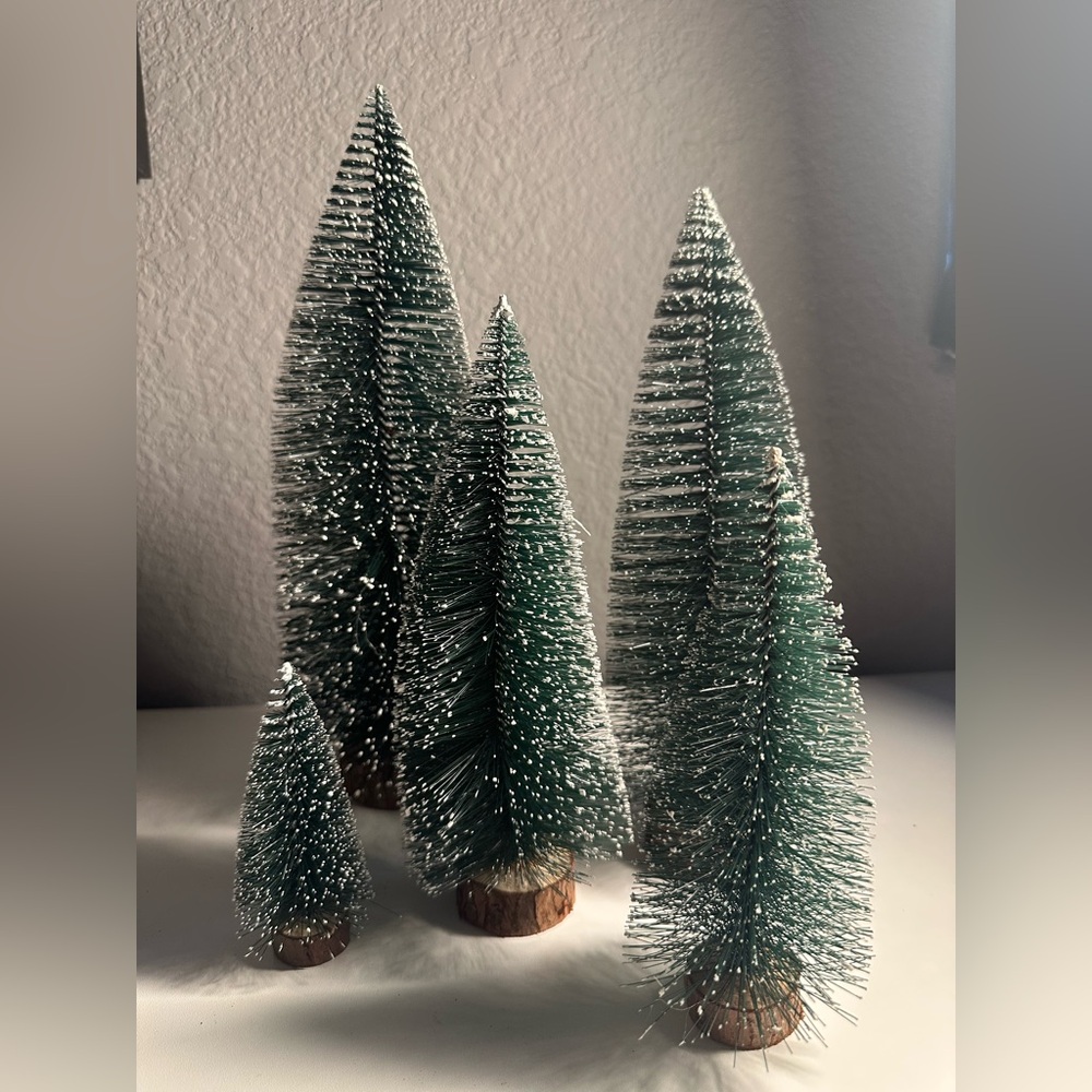 Green Holiday Frosted Desk Trees